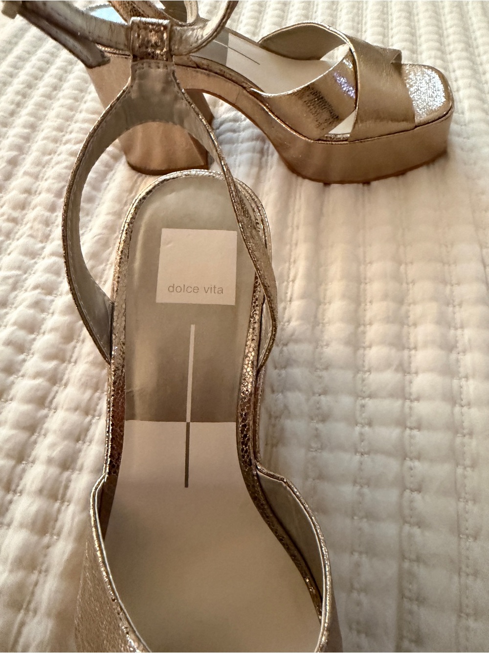 Never Worn Dolce Vita Women's Metallic Gold Platform Sandals w/ Ankle Strap Sz 8 - Picture 3 of 5